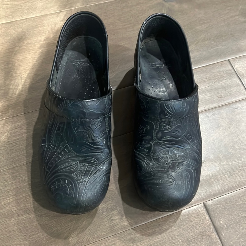 Black Danskos